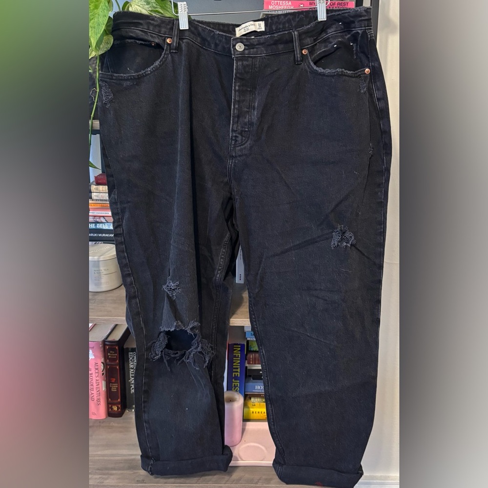 Abercrombie & Fitch The Dad High Rise Curve Love in Black